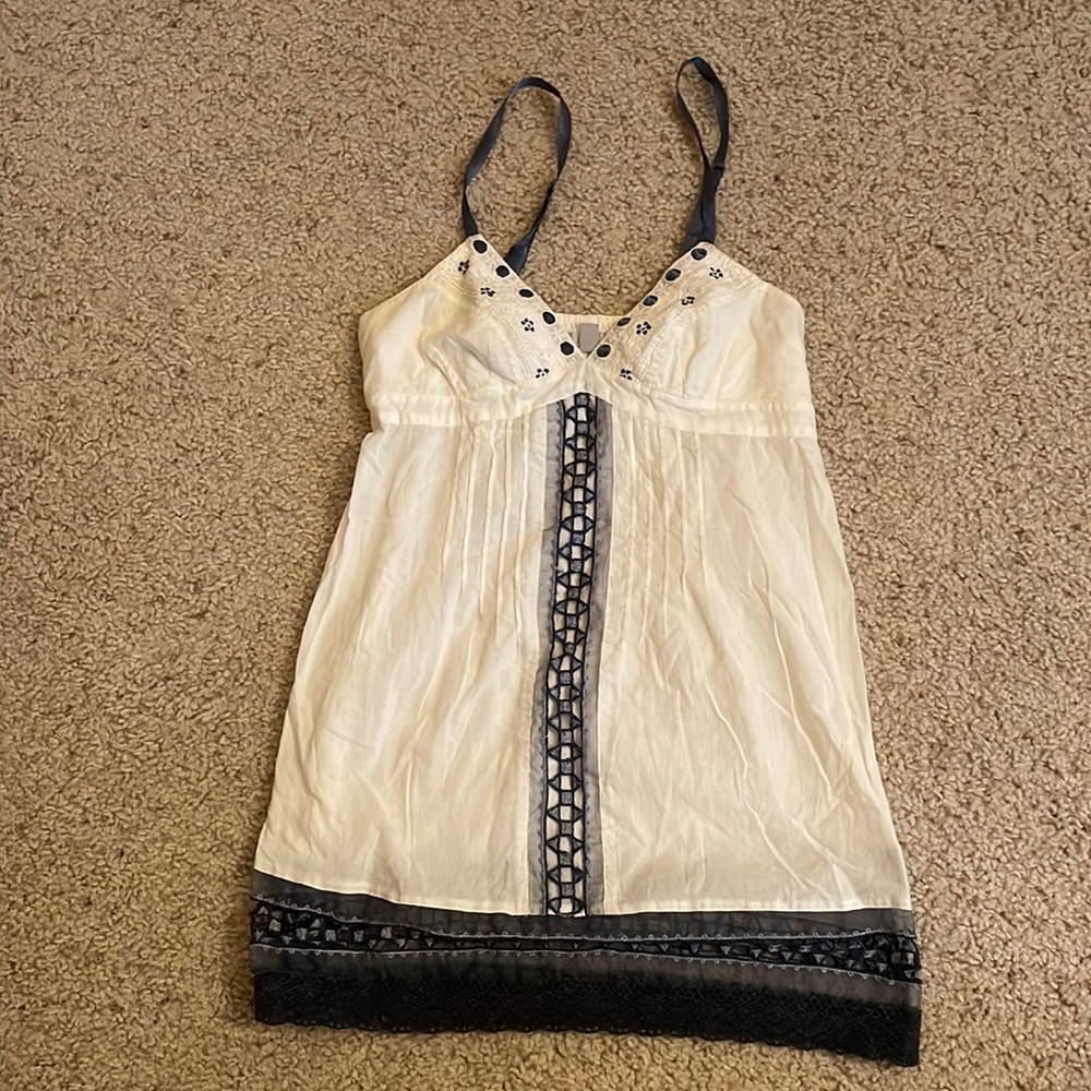 Ecote Camisole. Adjustable straps. Lace detail.